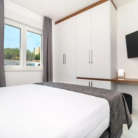 Lumiere Apartment *