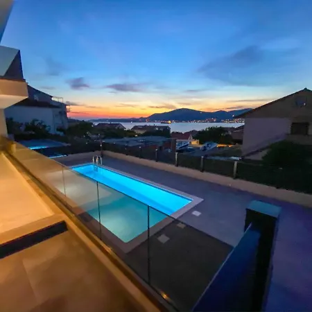 Lumiere Apartment *