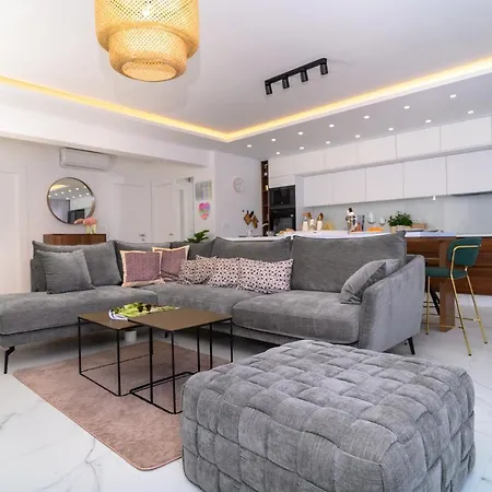 Lumiere Apartment 特罗吉尔