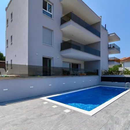 Lumiere Apartment *