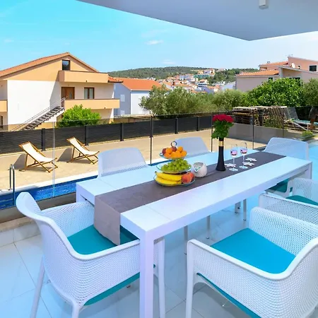 Apartament Lumiere Apartment