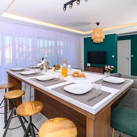Lumiere Apartment *