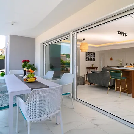 Lumiere Apartment *