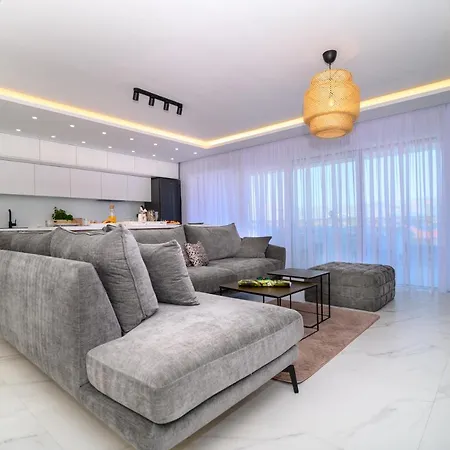 Lumiere Apartment *