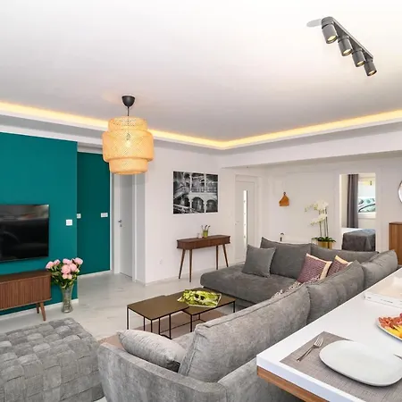 Apartament Lumiere Apartment
